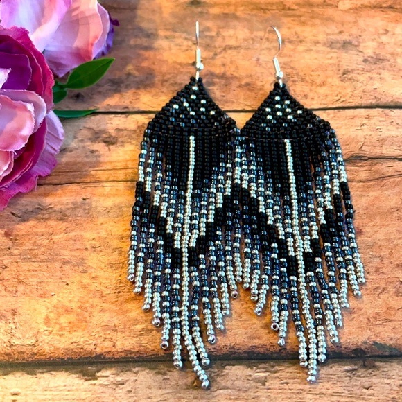 Black and silver beaded earring - Picture 1 of 5